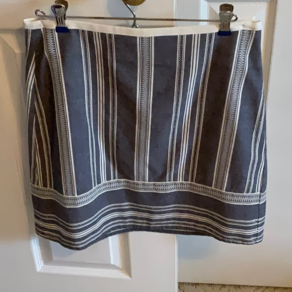 LOFT Blue and White Striped Women's Skirt, size 4